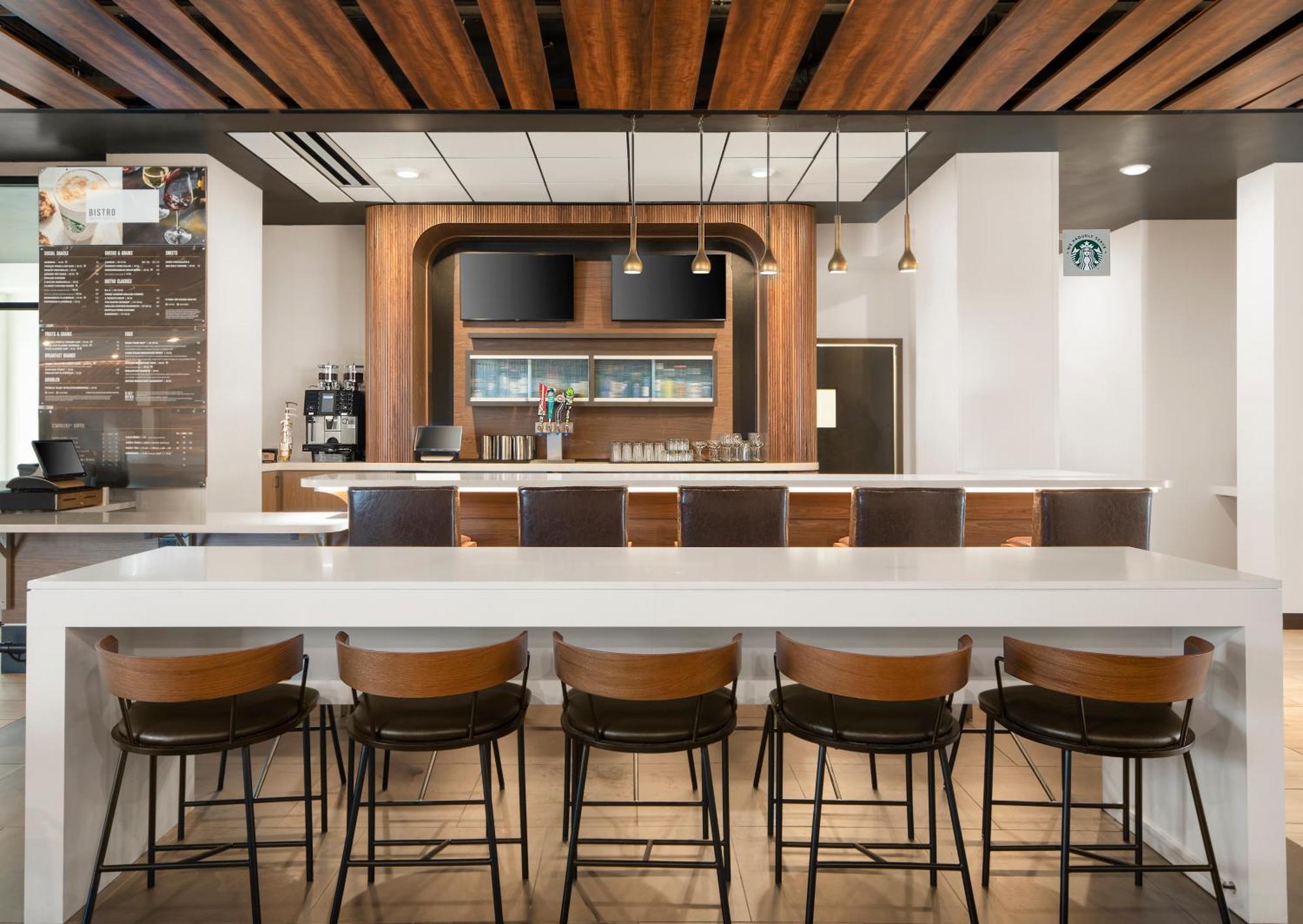 Hotel Courtyard By Marriott Seattle Airport 3*
